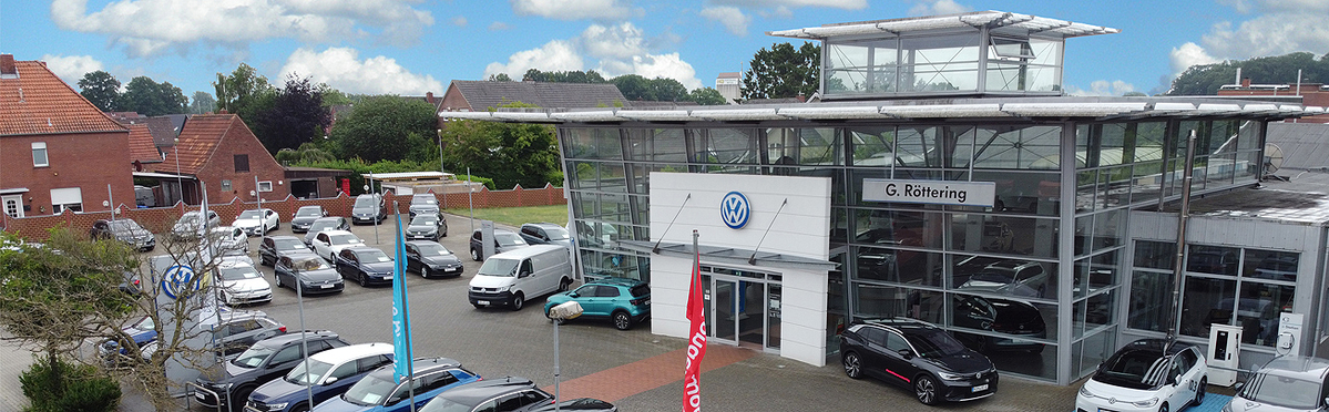 Außenansicht Autohaus Röttering mit Gelände