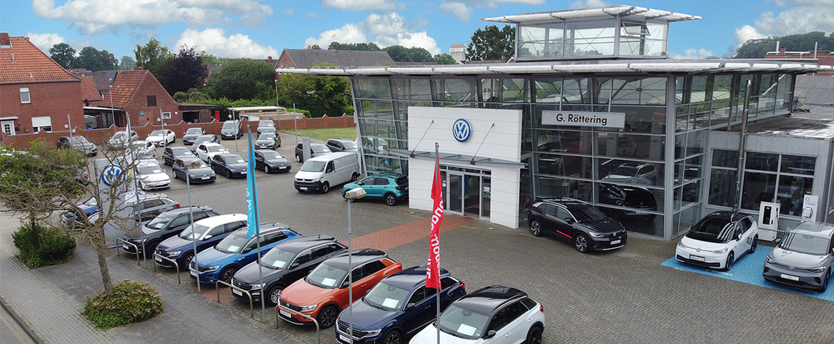 Außenansicht Autohaus Röttering mit Gelände